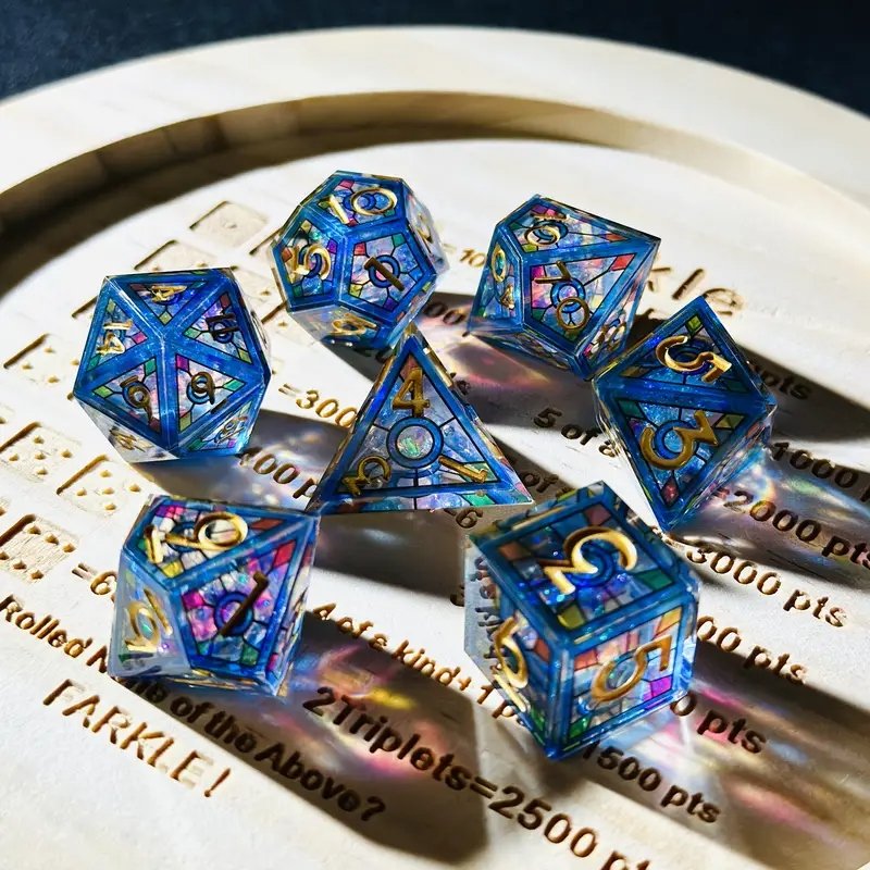 Set de 7 dés "Vitraux d’Aether" – Résine artisanale gravée à la main