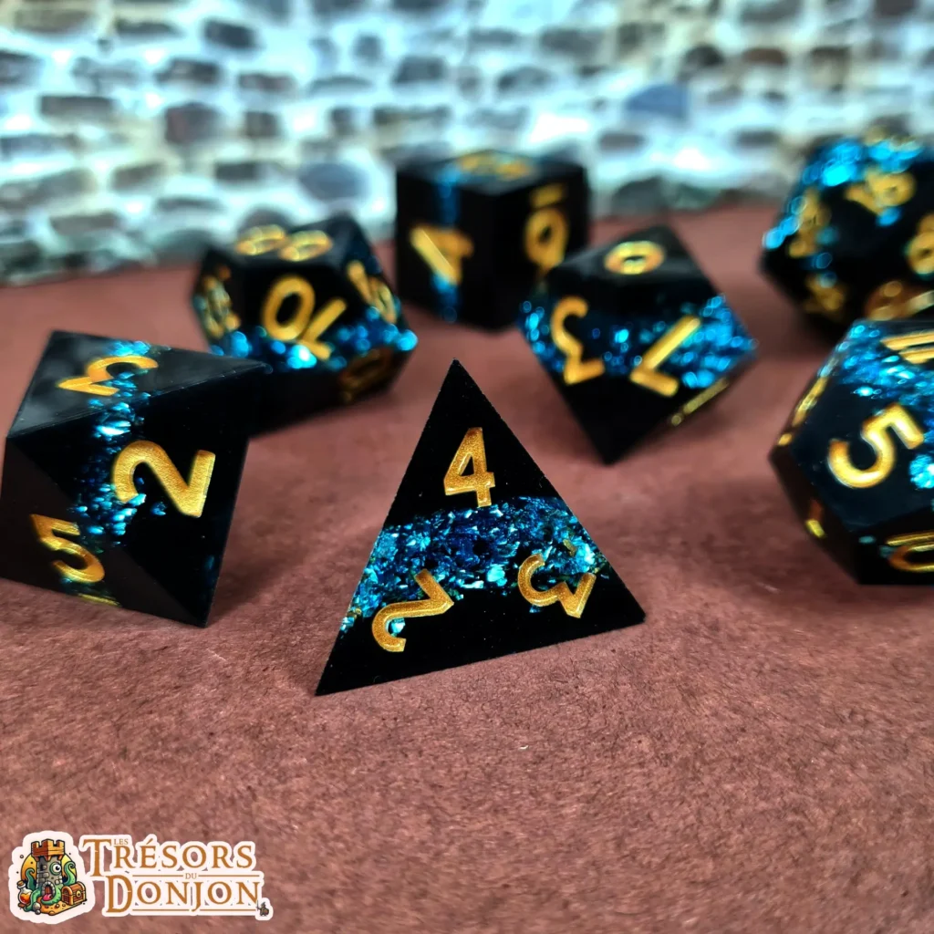 Set de dés en résine artisanal – Fragments d’Astralité – Variantes Or & Bleu