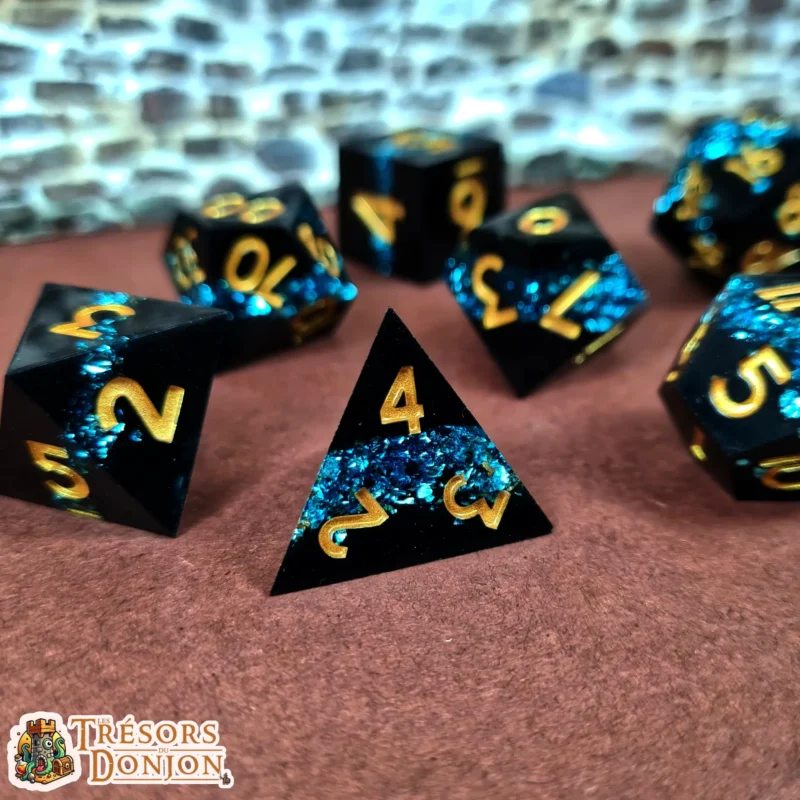 Set de dés en résine artisanal – Fragments d’Astralité – Variantes Or & Bleu