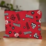 Pochette Tissu Fantasy Rouge — Motifs Dés & Aventuriers | Sac de Butin pour JDR