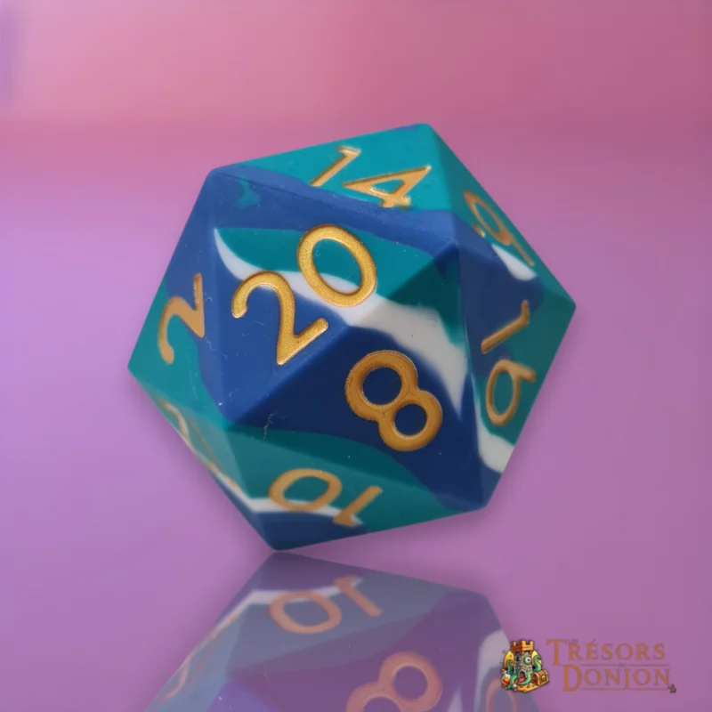 Le Cœur des Marées : dé 20 géant en silicone 50 mm, silencieux, lisible et spectaculaire. Idéal pour MJ et jets décisifs en JDR.