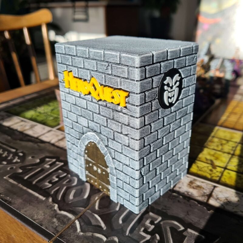 Boîte à Cartes HeroQuest Artisanale — Rangement Premium 3D