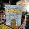 20260106_133237 Boîte à Cartes HeroQuest Artisanale — Rangement Premium 3D