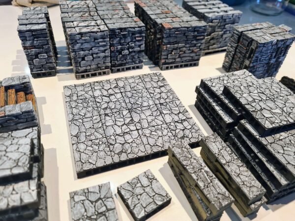 Stock de dalles de sol et murs de donjon en pierre, impression 3D et peinture artisanale, système modulaire pour jeux de figurines, Les Trésors du Donjon.