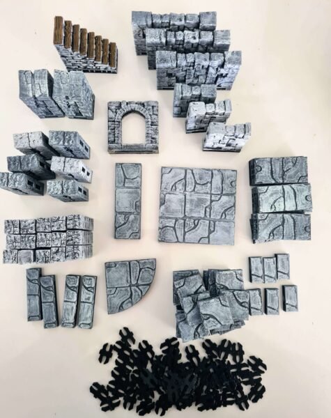 Assortiment de pièces de donjon 3D non assemblées, murs, escaliers, arches et dalles de sol avec clips de fixation noirs, kit de démarrage JDR, Les Trésors du Donjon.