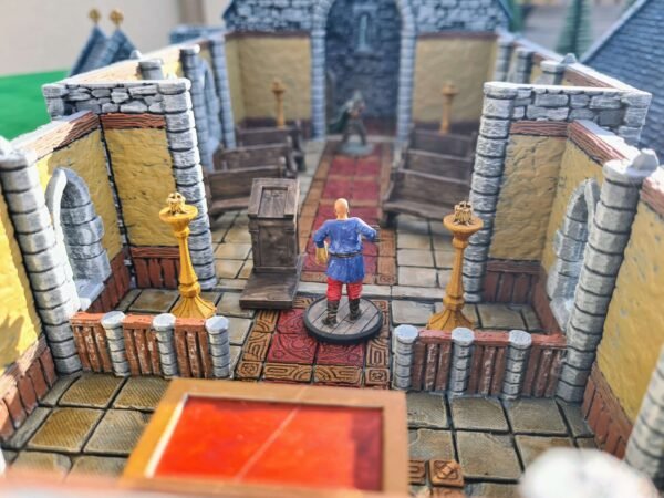 Intérieur de temple ou cathédrale miniature en impression 3D, église médiévale avec bancs et autel pour JDR, figurines peintes sur dallage détaillé, Les Trésors du Donjon.