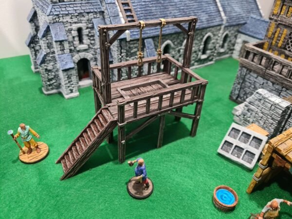 Potence de village médiéval en impression 3D, gibet en bois miniature avec cordes et escalier, décor pour scénario JDR peint, échelle 28mm-32mm, Les Trésors du Donjon.