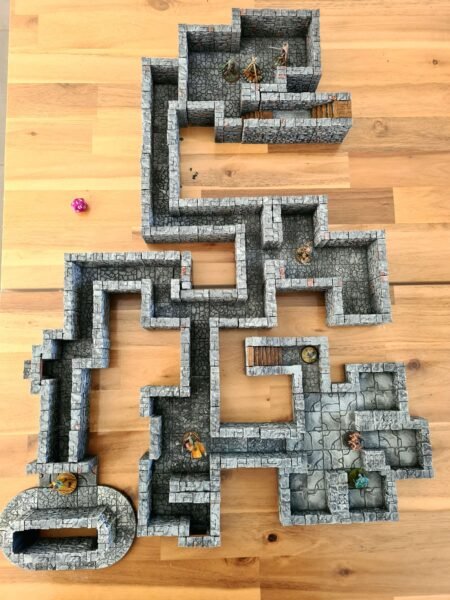 Plan de donjon complet en impression 3D sur mesure, labyrinthe modulaire avec système OpenLock, dalles de pierre et couloirs pour jeu de rôle, Les Trésors du Donjon.