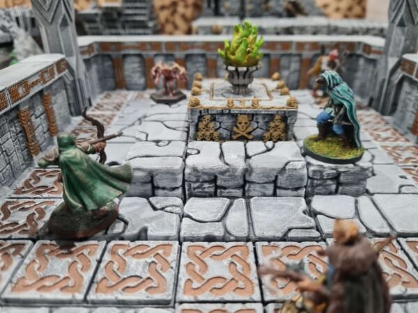 Scène de combat JDR avec figurines personnalisées sur dalles de donjon modulables, autel sacrificiel avec crânes et flamme verte, décor impression 3D peint, Les Trésors du Donjon.