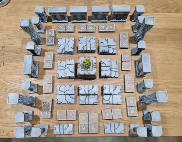 Donjon JDR sur mesure — pièces étalées avant assemblage : dalles pierre texturées, murs et tours PLA+