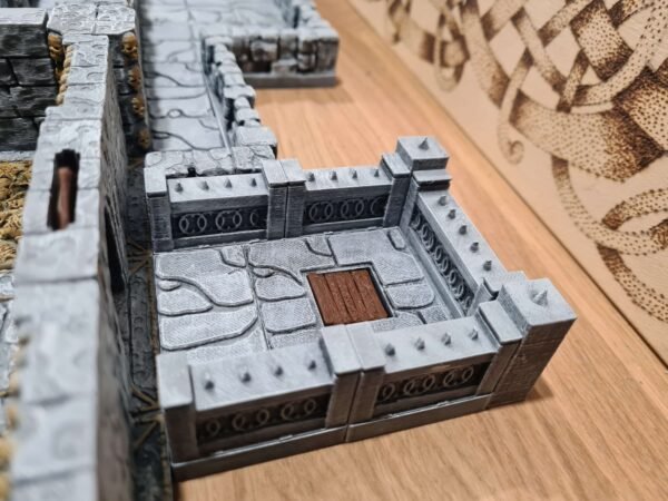 Donjon JDR sur mesure — remparts crénelés avec porte bois centrale et murs pierre PLA+ gris