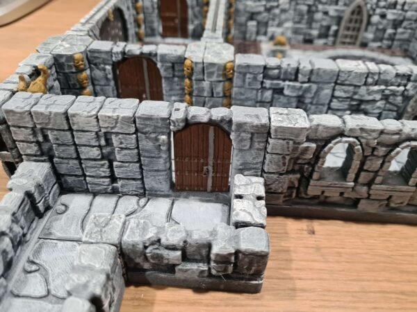 Décors HeroQuest 3D imprimés — murs modulaires en pierre avec porte, finition ton pierre