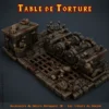 Table de torture HeroQuest 3D peinte — roue engrenages, caisse, squelettes, décor donjon PLA+ atelier breton
