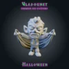 Vladounet-01 Vladounet, figurine de petit vampire en résine 28 mm déployant sa grande cape à bout de bras, crocs sortis, pull tricoté et cheveux en bataille vue brute